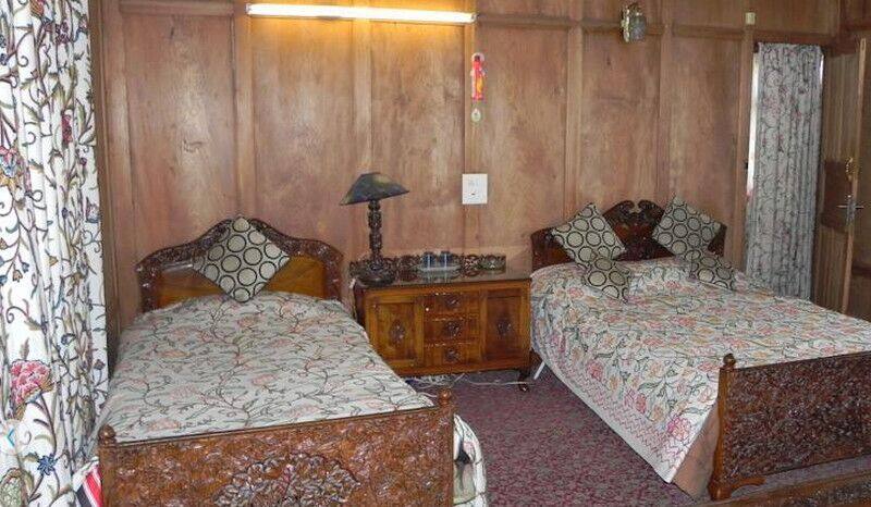 New Mahjong Houseboat, Srinagar 4